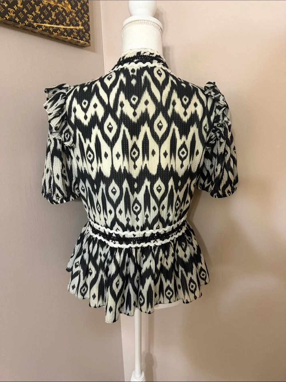 Anthropologie Black & White Ikat V-Neck puff sleeves Peplum Blouse